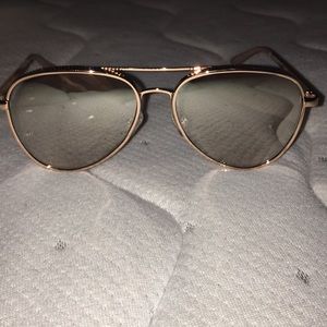 Guess rose gold aviator style sunglasses